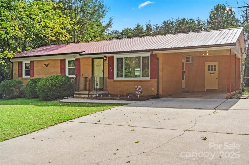 Property image 3 of 2126 Amesbury Drive in Woodlawn Park, Shelby, NC 28152