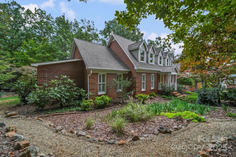 Property image 2 of 204 Keyhole Court in Cramer Mountain, Cramerton, NC 28032