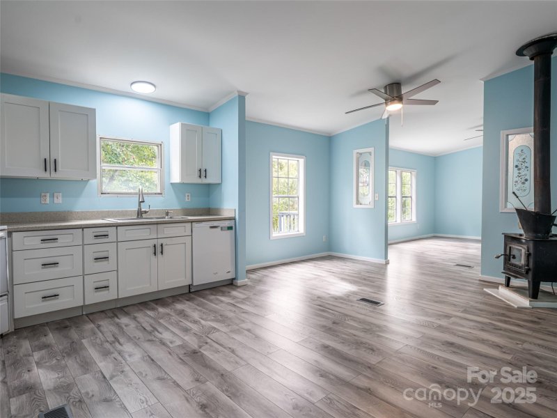 Property image 5 of 101 Heather Drive in Briarcliff Crossing, Asheville, NC 28806