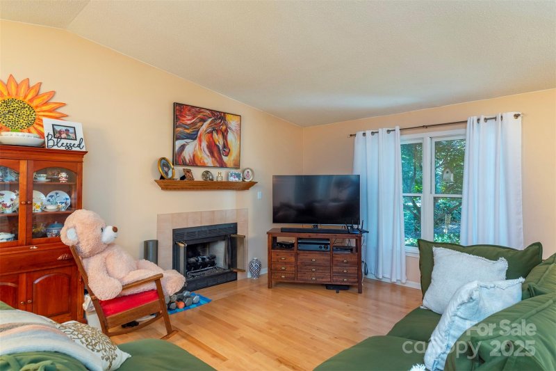 Property image 4 of 32 Foxberry Drive in Hunters Trace, Arden, NC 28704