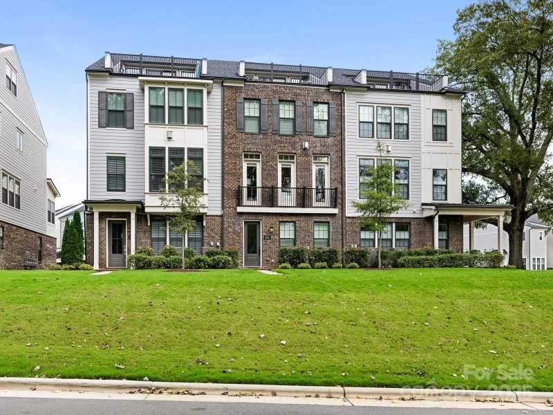 Elizabeth Glen, Charlotte Community