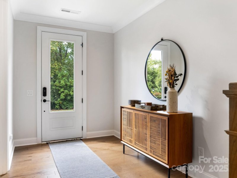 Property image 3 of 2555 Deacon Avenue in Elizabeth Glen, Charlotte, NC 28204