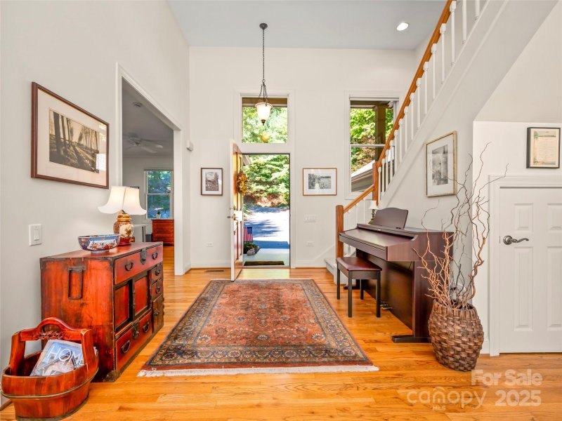 Property image 3 of 1001 Mcfarlane Way in Champion Hills, Hendersonville, NC 28739