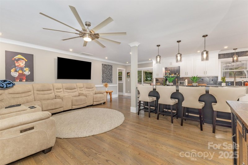 Property image 2 of 4121 Sheridan Drive in Medford Acres, Charlotte, NC 28205