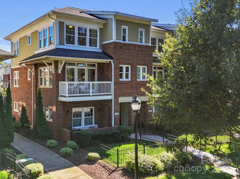 Property image 2 of 125 Grandin Road in Wesley Heights, Charlotte, NC 28208