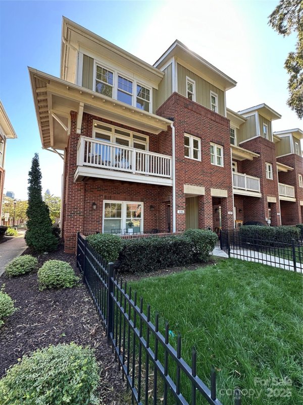 Property image 3 of 125 Grandin Road in Wesley Heights, Charlotte, NC 28208