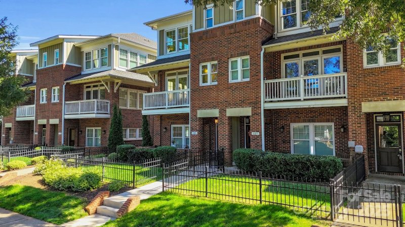 Property image 5 of 125 Grandin Road in Wesley Heights, Charlotte, NC 28208