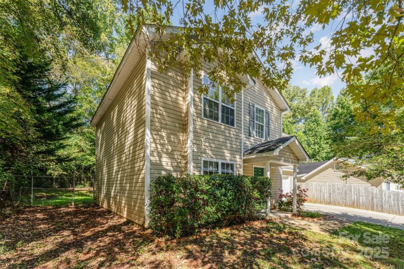 Rosegate, Charlotte Community