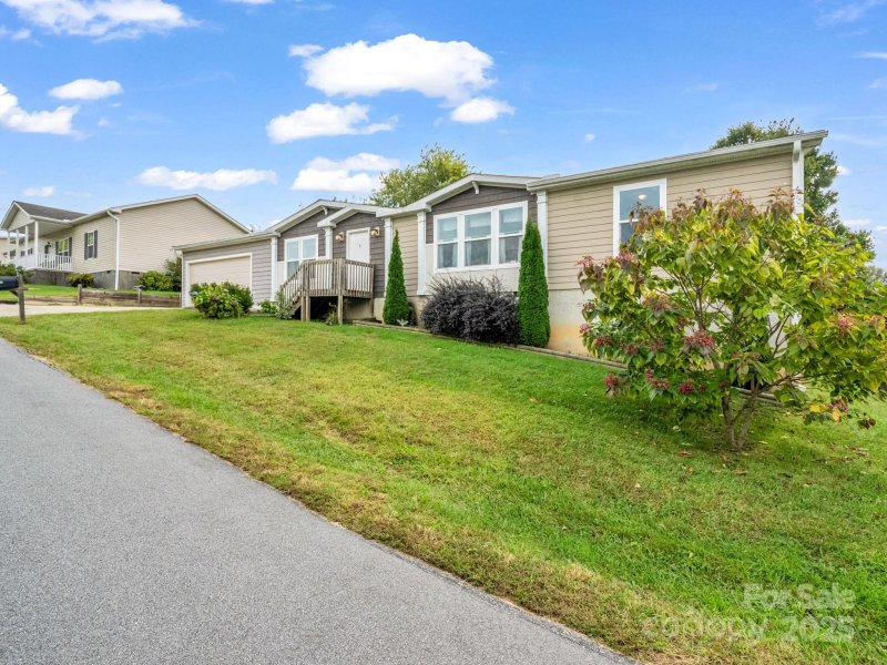 Property image 3 of 4 N Frederick Lane in White Oak Village, Hendersonville, NC 28792