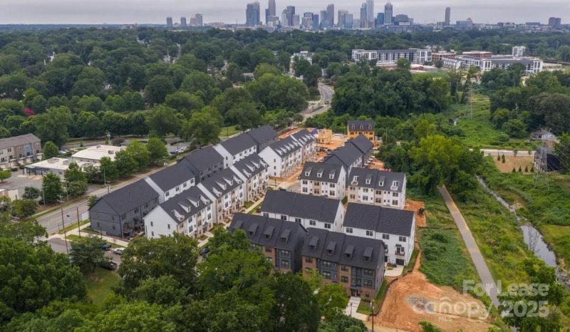 Property image 3 of 2035 Caldera Street in Rozzelles Ferry Rd Townhomes, Charlotte, NC 28208