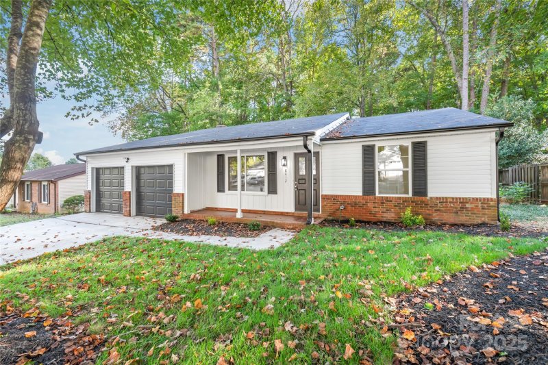 Idlewild South, Charlotte Community