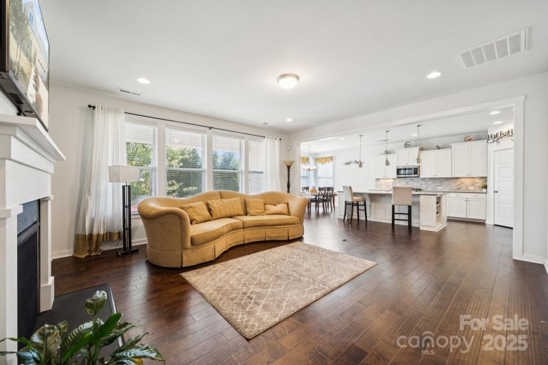 Property image 4 of 624 Daventry Court in Paddlers Cove, Clover, SC 29710