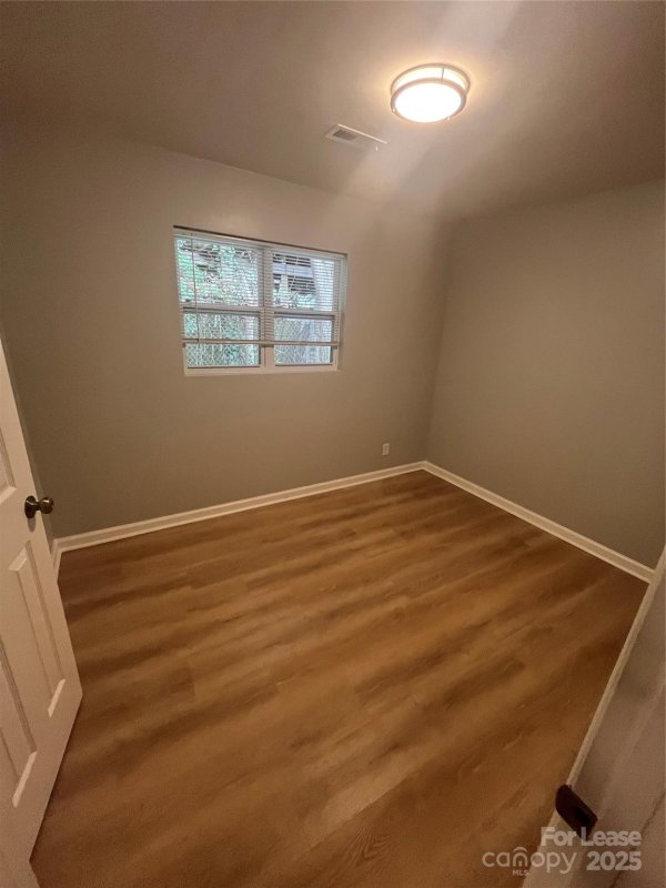 Property image 4 of 2512 Dundeen Street in Washington Heights, Charlotte, NC 28216