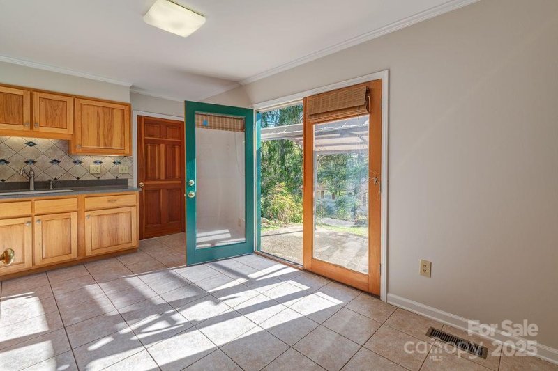 Property image 2 of 9 Guinevere Court in Camelot, Asheville, NC 28806