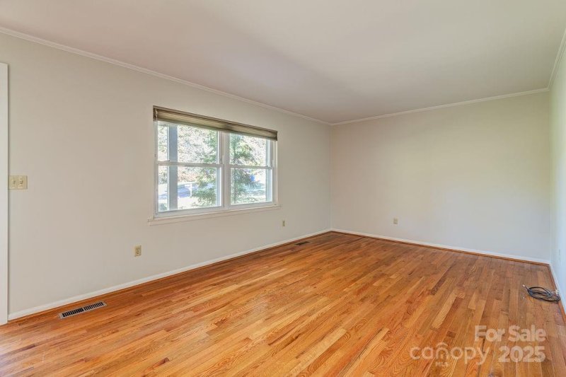 Property image 4 of 9 Guinevere Court in Camelot, Asheville, NC 28806