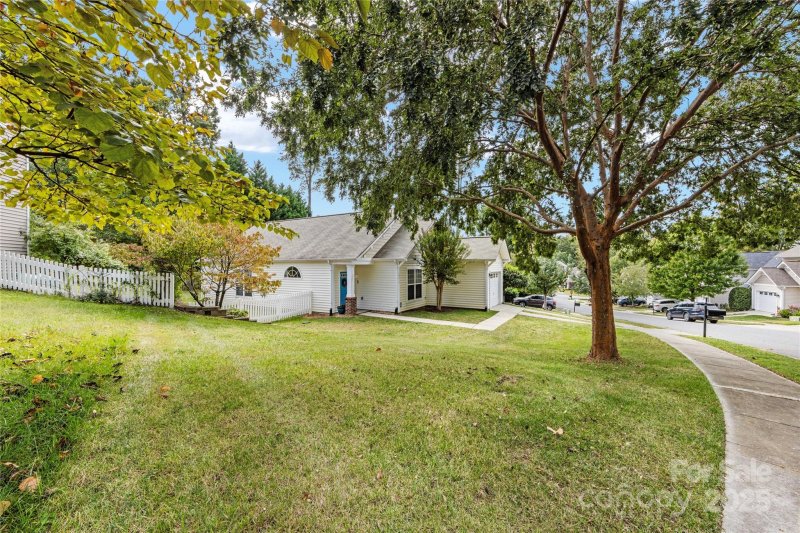 Property image 2 at 10213 Old Carolina Drive, Charlotte, NC 28214