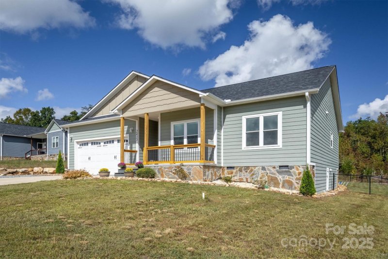 Property image 3 of 2433 Saratoga Run in Belmont, Morganton, NC 28655