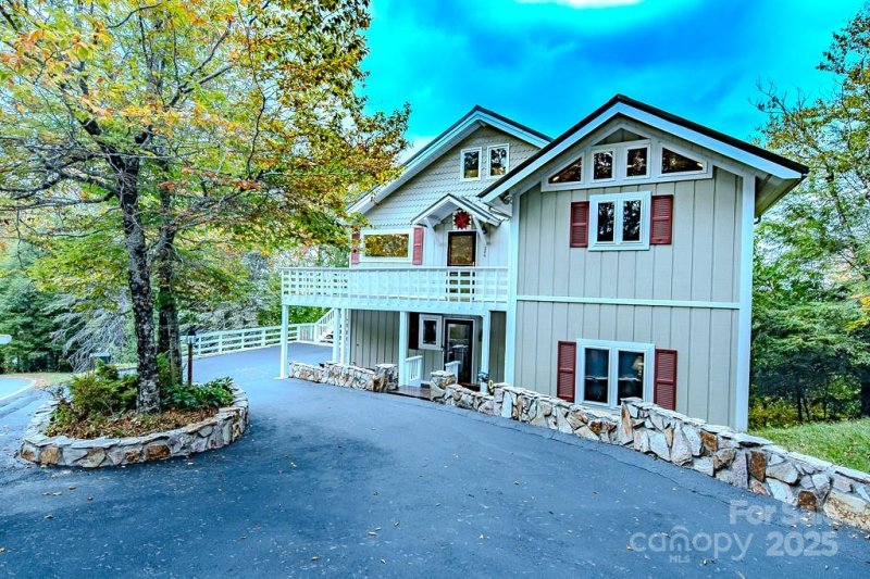 Pinnacle Ridge, Beech Mountain community