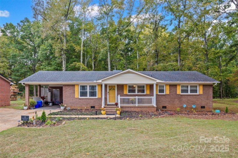 709 University Drive