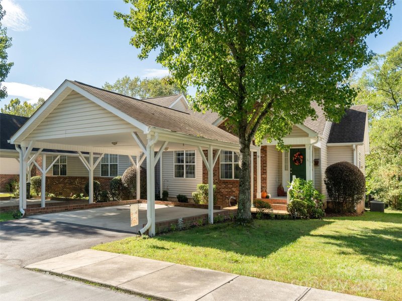 Haywood Townes, Hendersonville Community