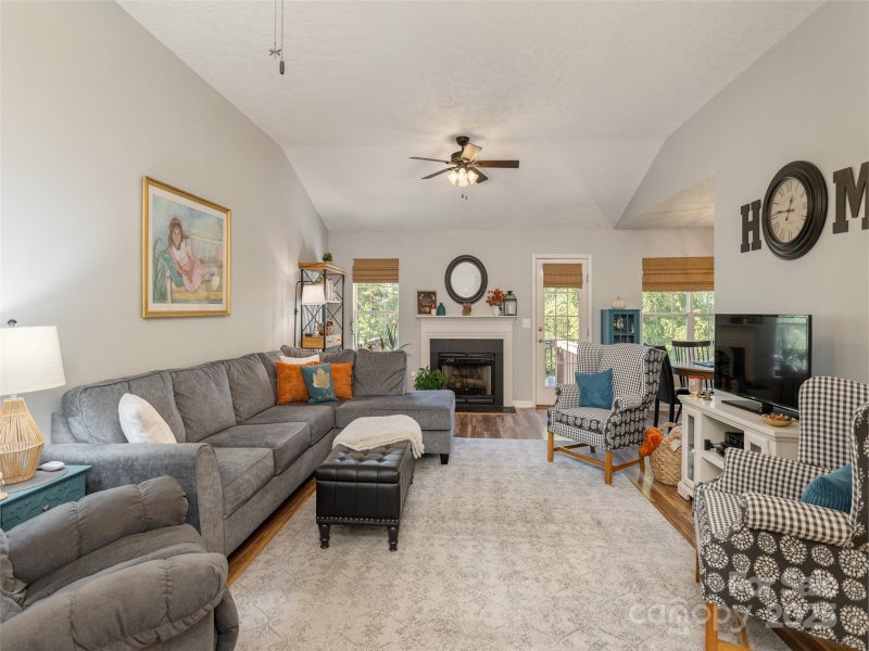 Property image 4 of 59 N Creekside Court in Haywood Townes, Hendersonville, NC 28791