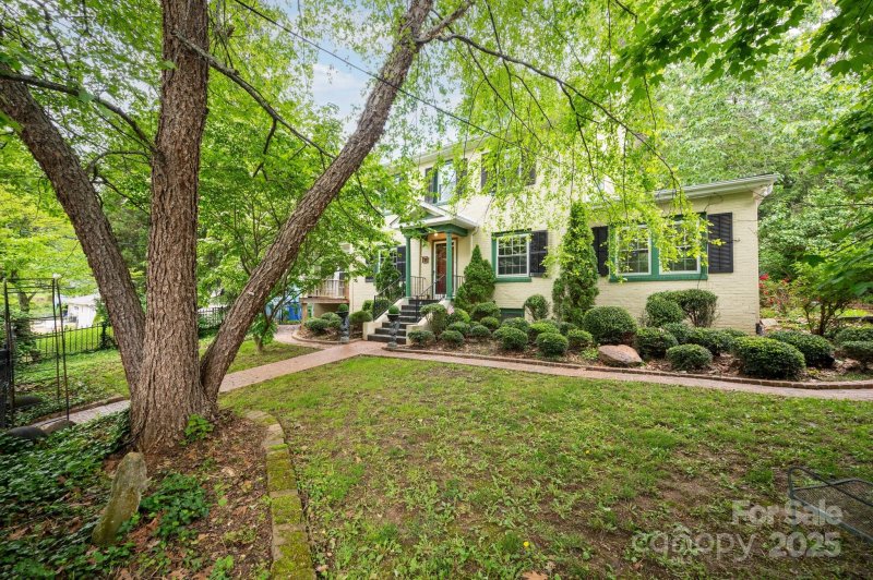 Property image 2 of 303 Country Club Road in Kimberly Heights, Asheville, NC 28804