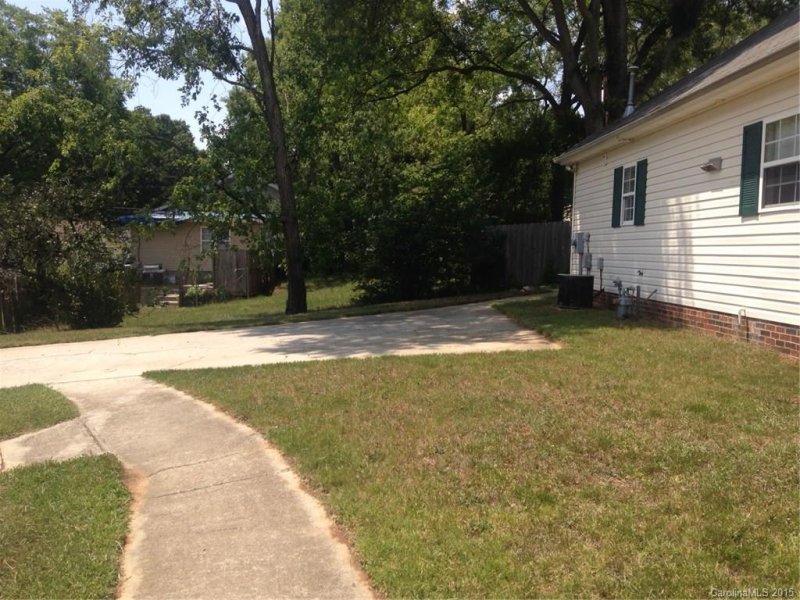 Property image 2 at 320 Cassidy Lane, Mooresville, NC 28115