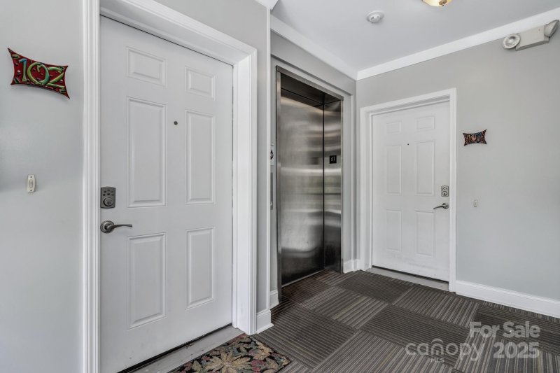 Property image 4 of 400 Skyloft Drive in Skyloft Condos, Asheville, NC 28801