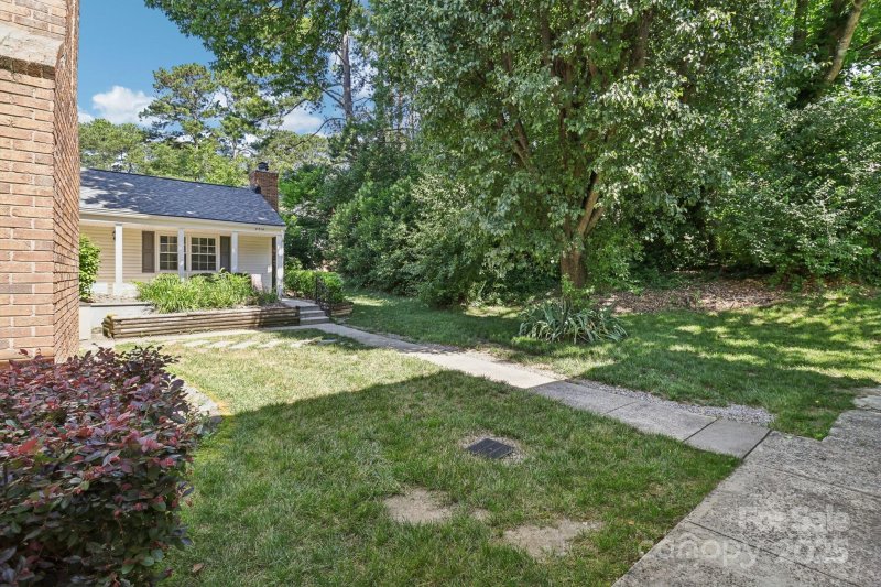 Property image 2 of 8510 Castle Pine Court in FalconBridge, Charlotte, NC 28226