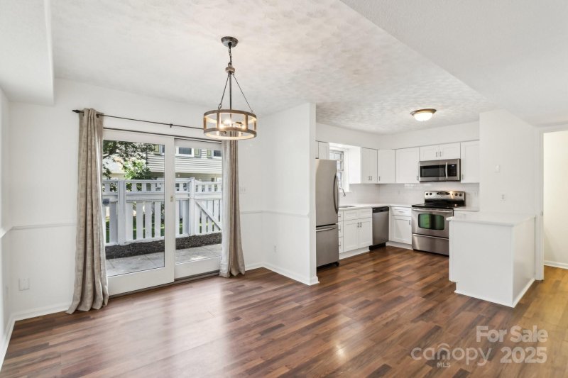 Property image 5 of 8510 Castle Pine Court in FalconBridge, Charlotte, NC 28226