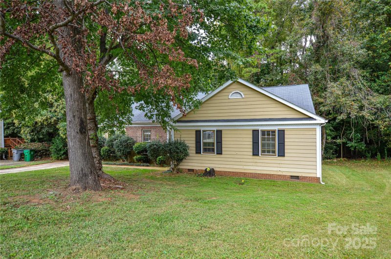 Property image 2 of 902 Eldorado Avenue in Sugar Springs, Charlotte, NC 28262