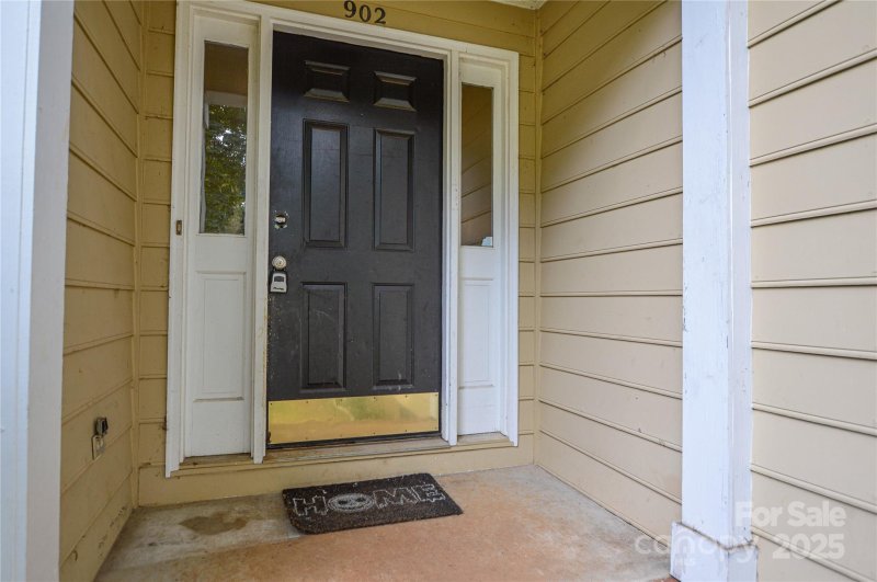 Property image 4 of 902 Eldorado Avenue in Sugar Springs, Charlotte, NC 28262