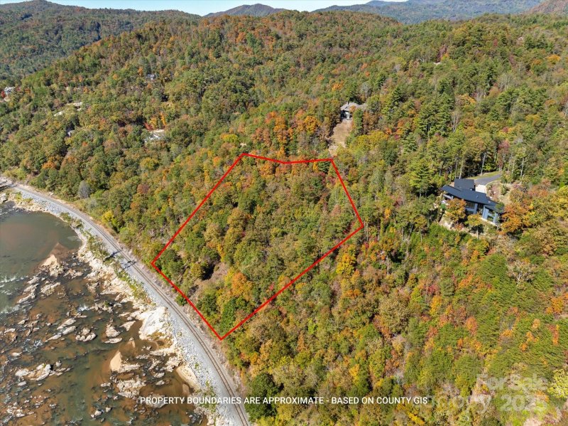 Property image 4 of 2307 French Broad Parkway in French Broad Crossing, Marshall, NC 28753