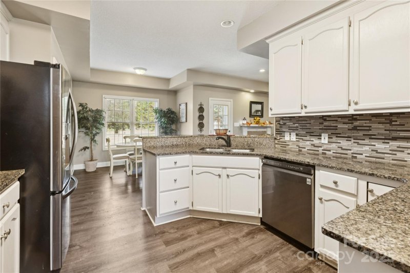 Property image 5 of 807 Tranquil Knoll Lane in Oak Creek, York, SC 29745