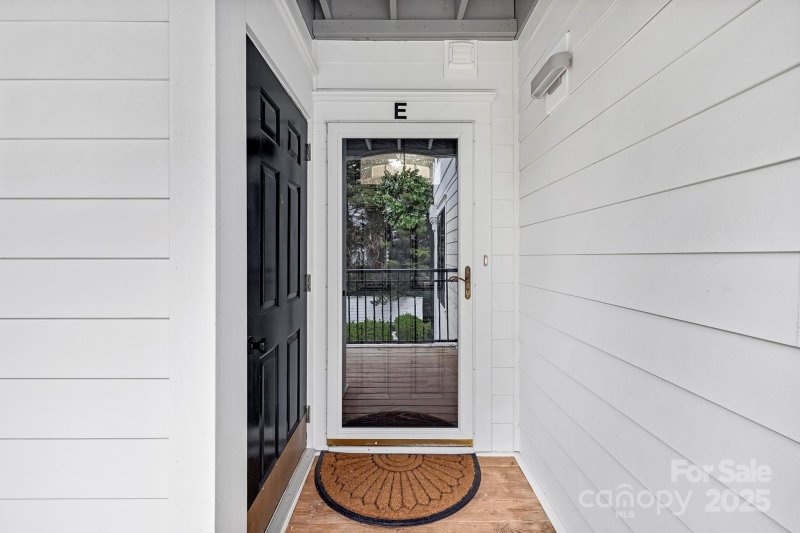 Property image 3 of 17811 Half Moon Lane in Kings Point, Cornelius, NC 28031