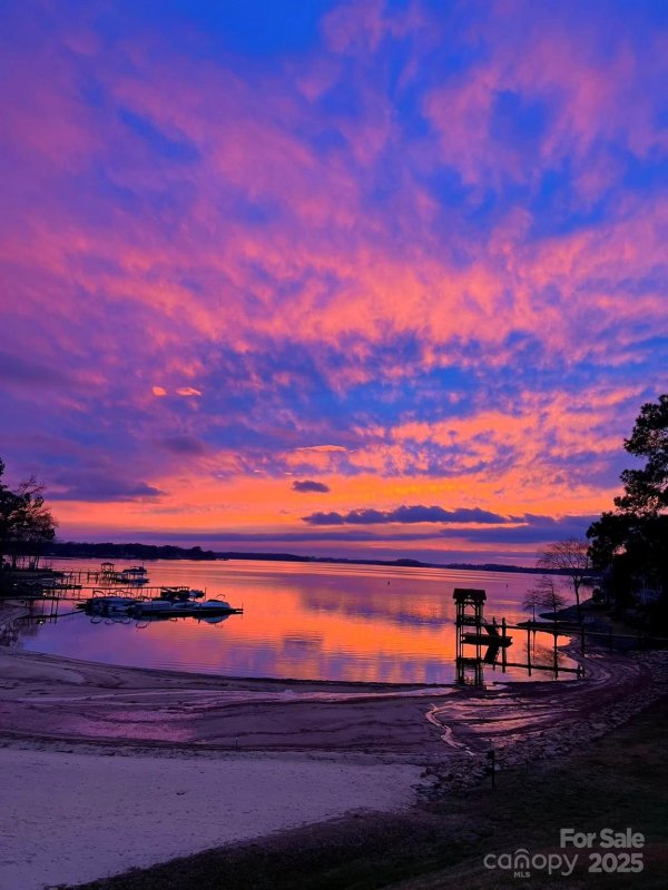 Property image 4 of 17811 Half Moon Lane in Kings Point, Cornelius, NC 28031