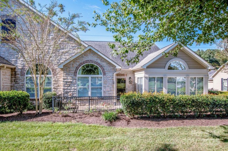 Property image 2 of 4733 Polo Gate Boulevard in Polo Club at Mountain Island Lake, Charlotte, NC 28216