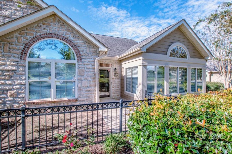 Property image 3 of 4733 Polo Gate Boulevard in Polo Club at Mountain Island Lake, Charlotte, NC 28216