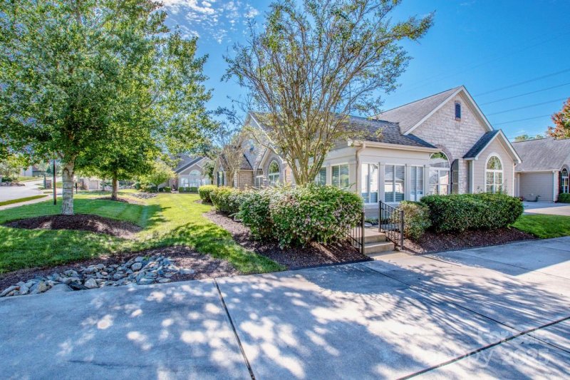 Property image 5 of 4733 Polo Gate Boulevard in Polo Club at Mountain Island Lake, Charlotte, NC 28216