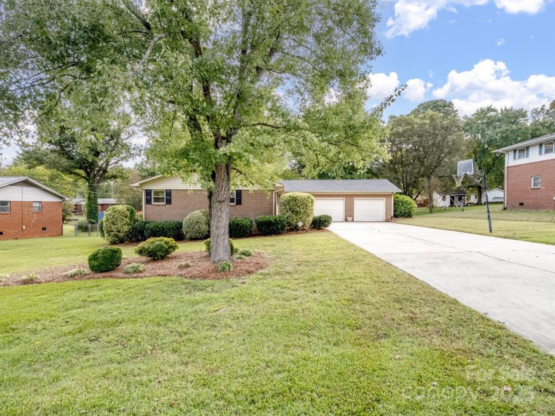 Property image 2 of 135 Greenview Drive in Southwood Park, Kannapolis, NC 28081