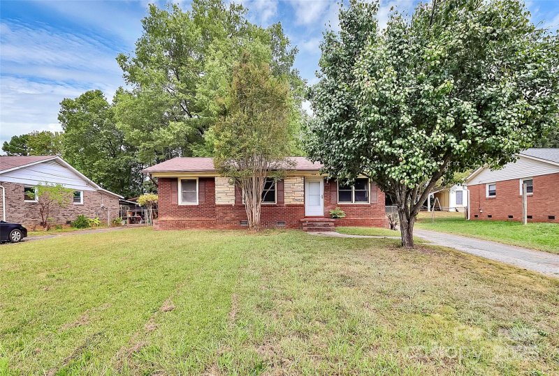 Property image 3 of 4808 Brooktree Drive in Westchester, Charlotte, NC 28208