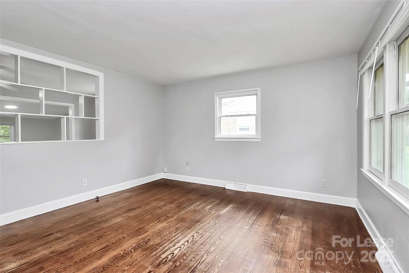 Property image 4 of 4808 Brooktree Drive in Westchester, Charlotte, NC 28208