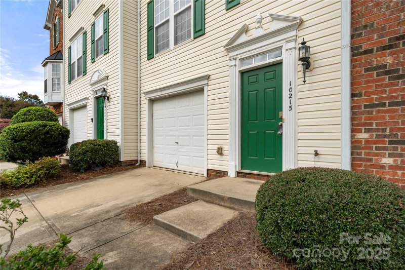 Property image 3 of 10213 Garrett Grigg Road in Mallard Glen Village, Charlotte, NC 28262