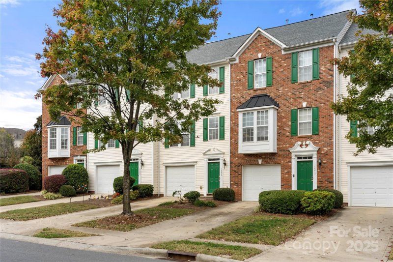 Property image 4 of 10213 Garrett Grigg Road in Mallard Glen Village, Charlotte, NC 28262
