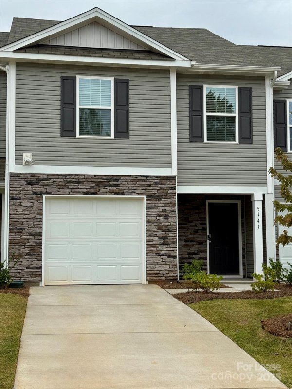 Property image 2 of 5141 Hyrule Drive in Mallard Creek Towns, Charlotte, NC 28262