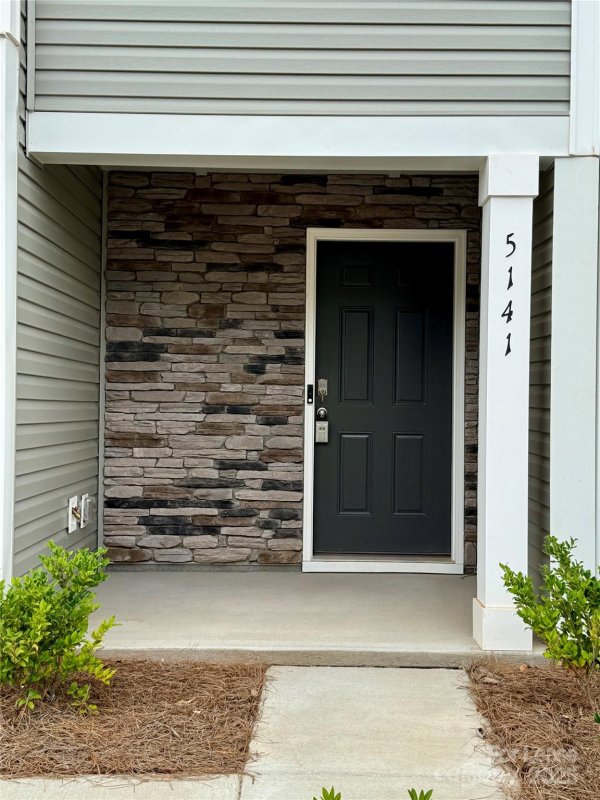 Property image 3 of 5141 Hyrule Drive in Mallard Creek Towns, Charlotte, NC 28262