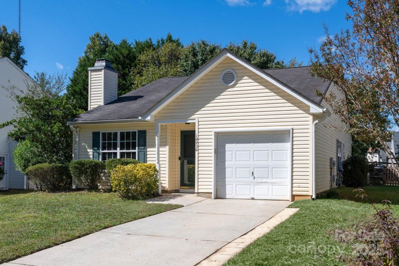 Property image 2 of 10436 Gold Pan Road in Reedy Creek Plantation, Charlotte, NC 28215