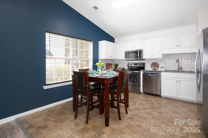 Property image 5 of 10436 Gold Pan Road in Reedy Creek Plantation, Charlotte, NC 28215