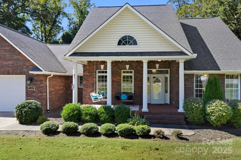 Property image 2 of 131 Gossett Court in Ferncliff Estates, Mooresville, NC 28115