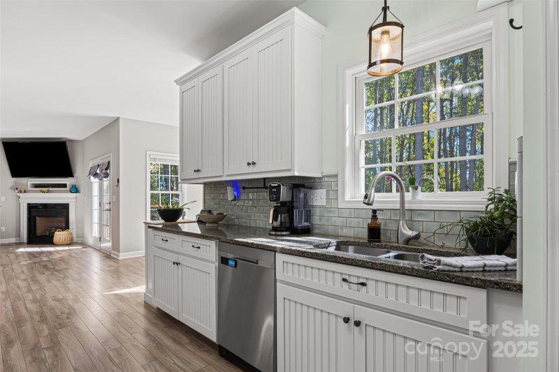 Property image 5 of 184 Canterbury Place Road in Davidson Downes, Mooresville, NC 28115